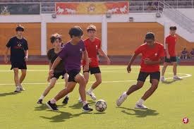 张伯伦代表阿森纳U21出战曼联U21，8年后再为枪手比赛