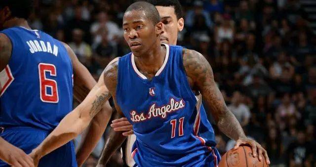 形成鲜明对 形成鲜明对